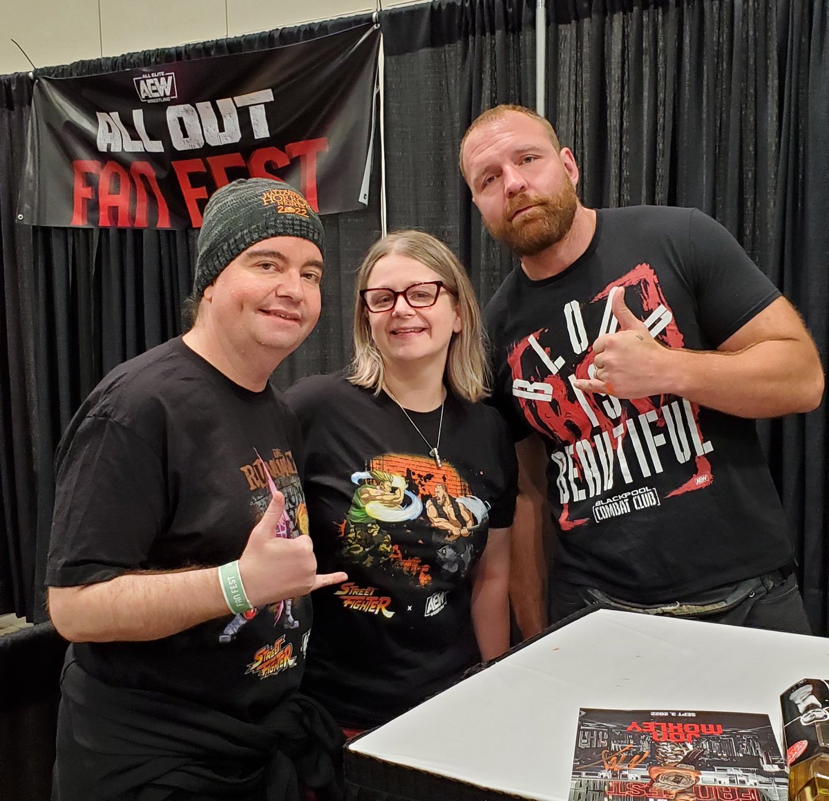 WasabiRyo's tweet photo. Mox is so damn cool. Definitely in his corner for #AllOut and want Chicago-boy to lose. New exclusive figure is signed. #AllOutFanFest https://t.co/vGrSmbBavO