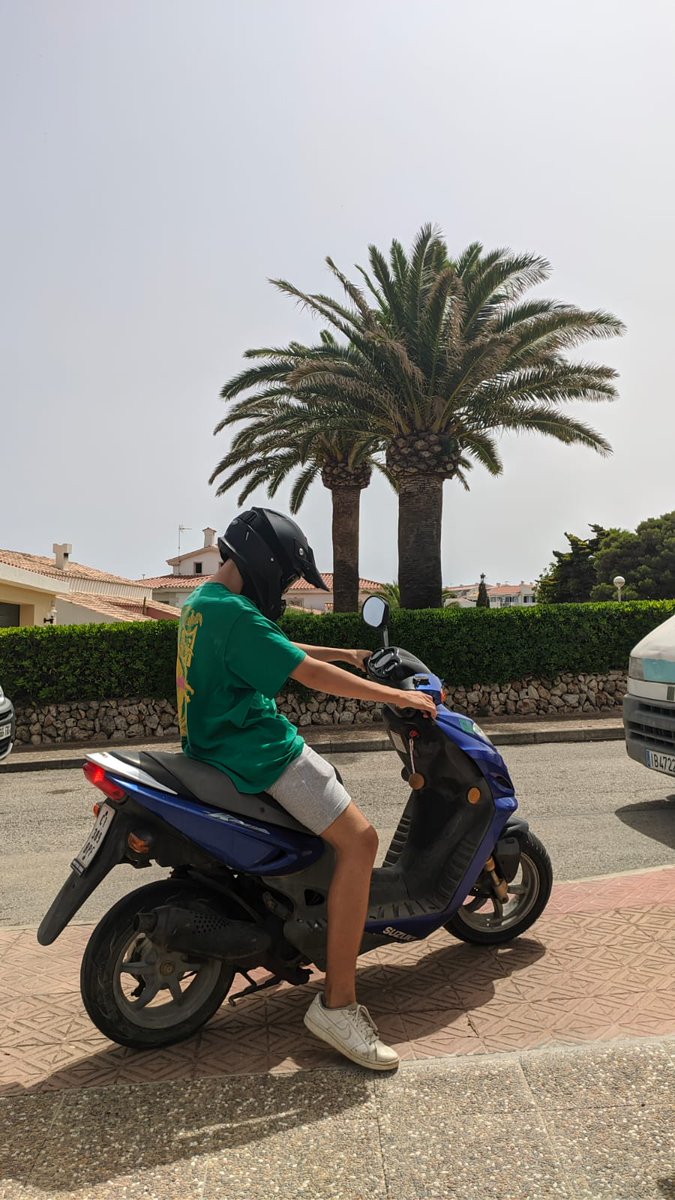 Hoy a las 22 15 de la noche me han robado el casco en santlluis al lado de la entrada de pou nou, el casco es de cross negro con dos pegatinas blancas detras de la marca yema (abajo foto). Si alguien lo ve, porfavor que se ponga en contacto conmigo.
Se agradece difusion 🙏