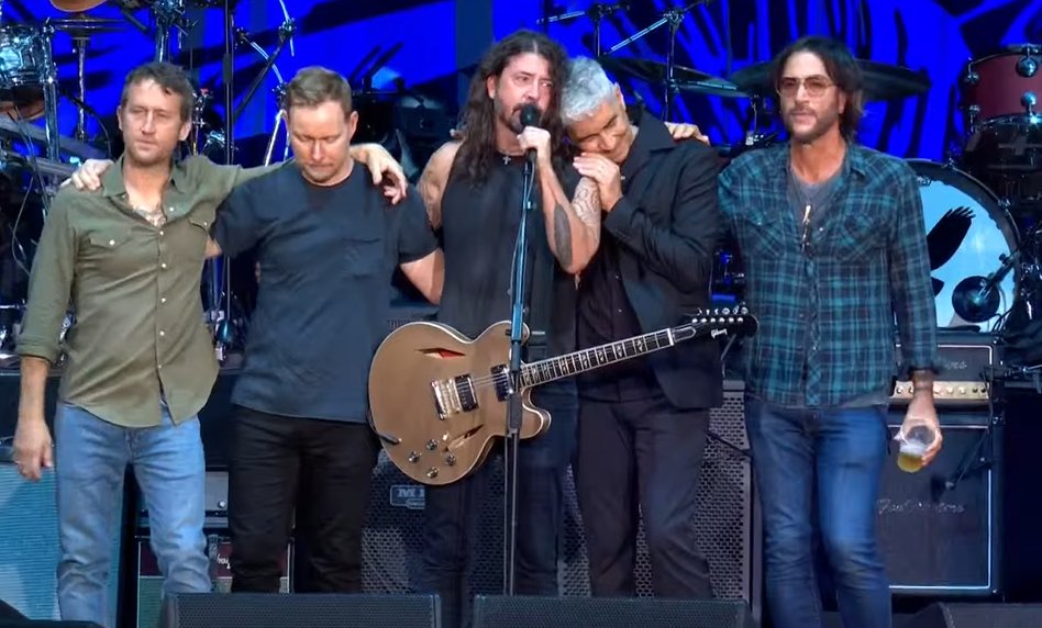 tmdqa's tweet photo. Foo Fighters, 03 de Setembro de 2022.
#TaylorHawkins para sempre. 🖤 https://t.co/Qzp96LhTqe