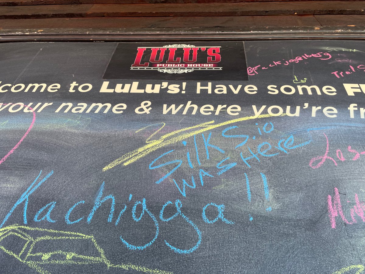 Linkudann's tweet photo. @gameofsilks hanging out at the #MNStateFair2022 #luluspublichouse https://t.co/AwIGGc6qSZ
