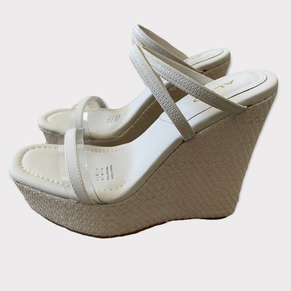 Twenty9LuxeShop's tweet photo. So good I had to share! Check out all the items I'm loving on @Poshmarkapp from @plentifulclass #poshmark #fashion #style #shopmycloset #nfl #aldo: https://t.co/f7Xfk8Kezo https://t.co/KPj5ntiHZx