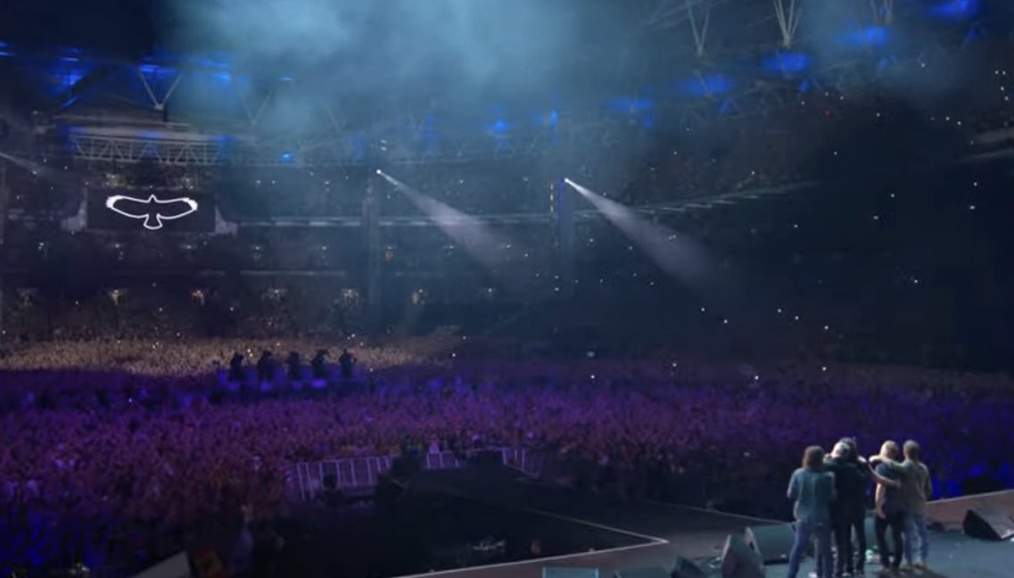_BeckyMoss's tweet photo. What a beautiful tribute to Taylor Hawkins tonight. Some very emotional performances especially from Grohl. Definitely shed a few tears watching #taylorhawkinstribute https://t.co/C4OuAX8Bim