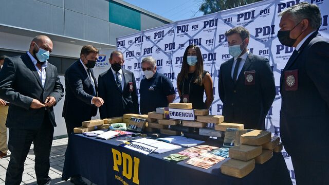 adnradiochile's tweet photo. Liderada por un excarabinero: PDI desbarata banda vinculada al Tren de Aragua
https://t.co/tKYeJ7qetv https://t.co/EKwsOuEftM