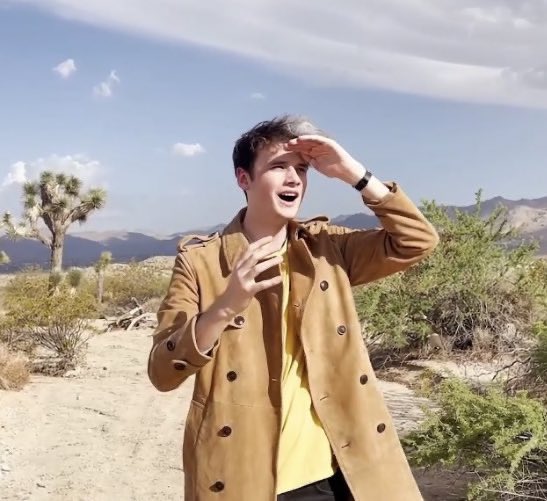the way that wilbur fully dressed up in revivebur cosplay in the middle of the fucking desert all because he wanted c!wilbur to disappear off to utah like that is dedication to the bit 💀
