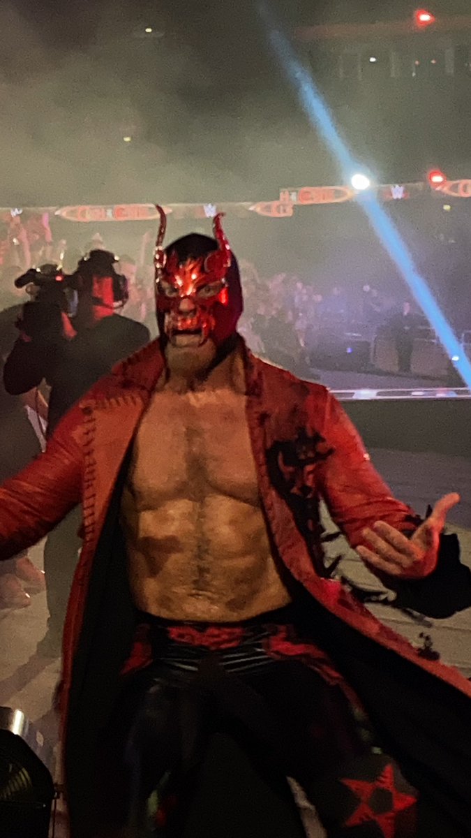 AndyV2905's tweet photo. @EdgeRatedR night made 🔥 #WWECastle https://t.co/tNF5rw15FV