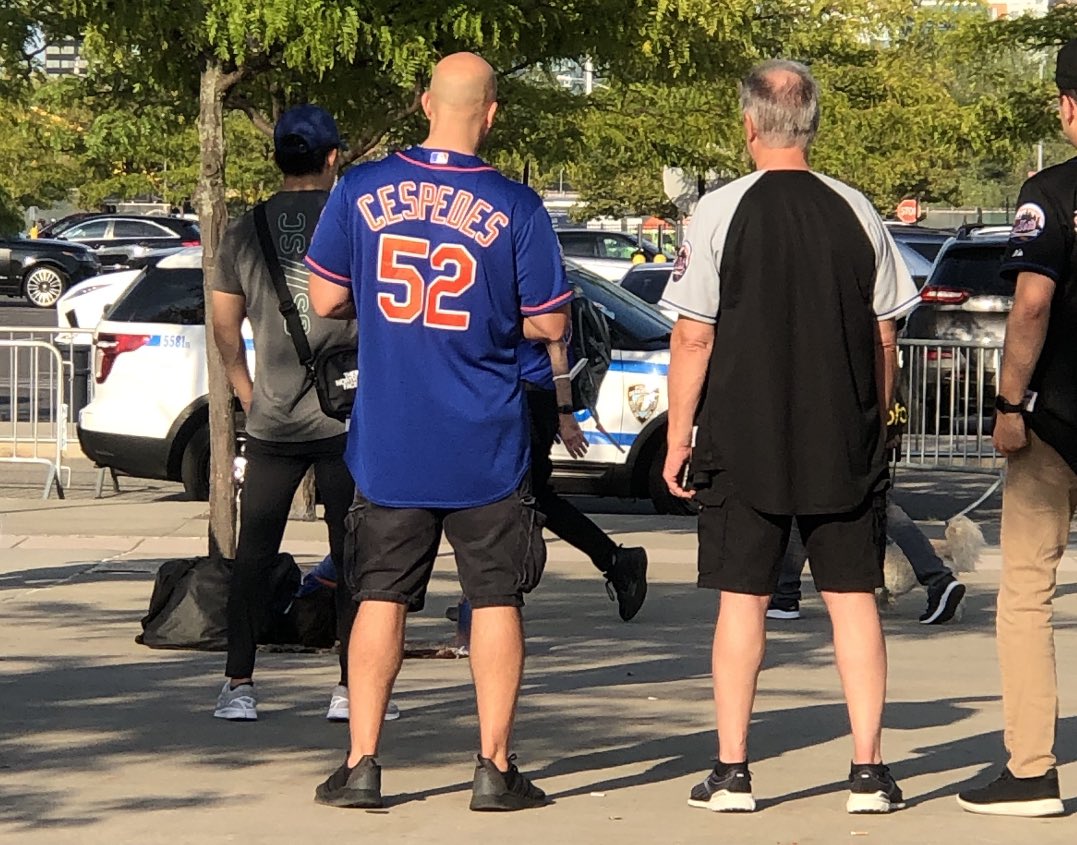 JenTruly07's tweet photo. Found my people #QueensInQueens 👑#NotAtTheColiseum https://t.co/xj7eG7qGSP