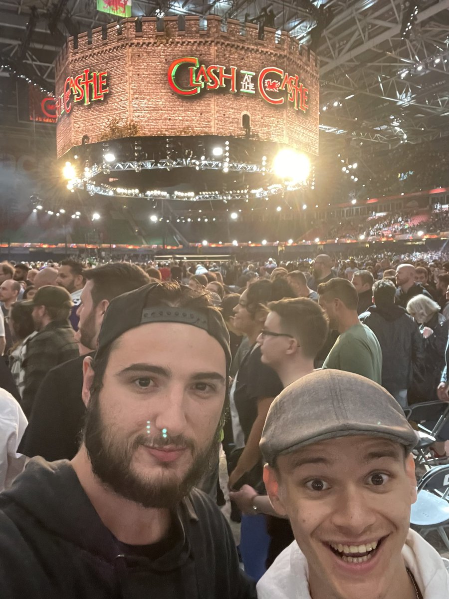 Toma_zlt's tweet photo. #WWECastle Que dire quelle soirée quel show quelle ambiance !! Une experience unique malgré la clim a la fin c’était immense !! https://t.co/Ooeig40433