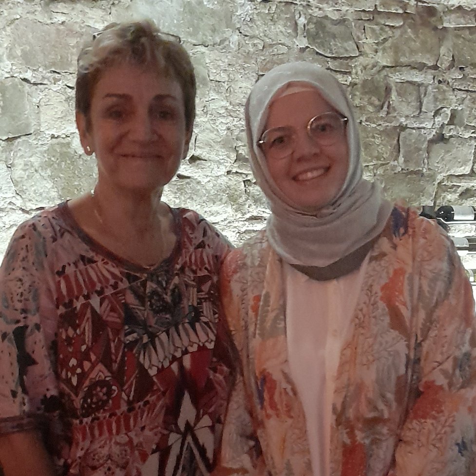 Esra Gülderen tweet media