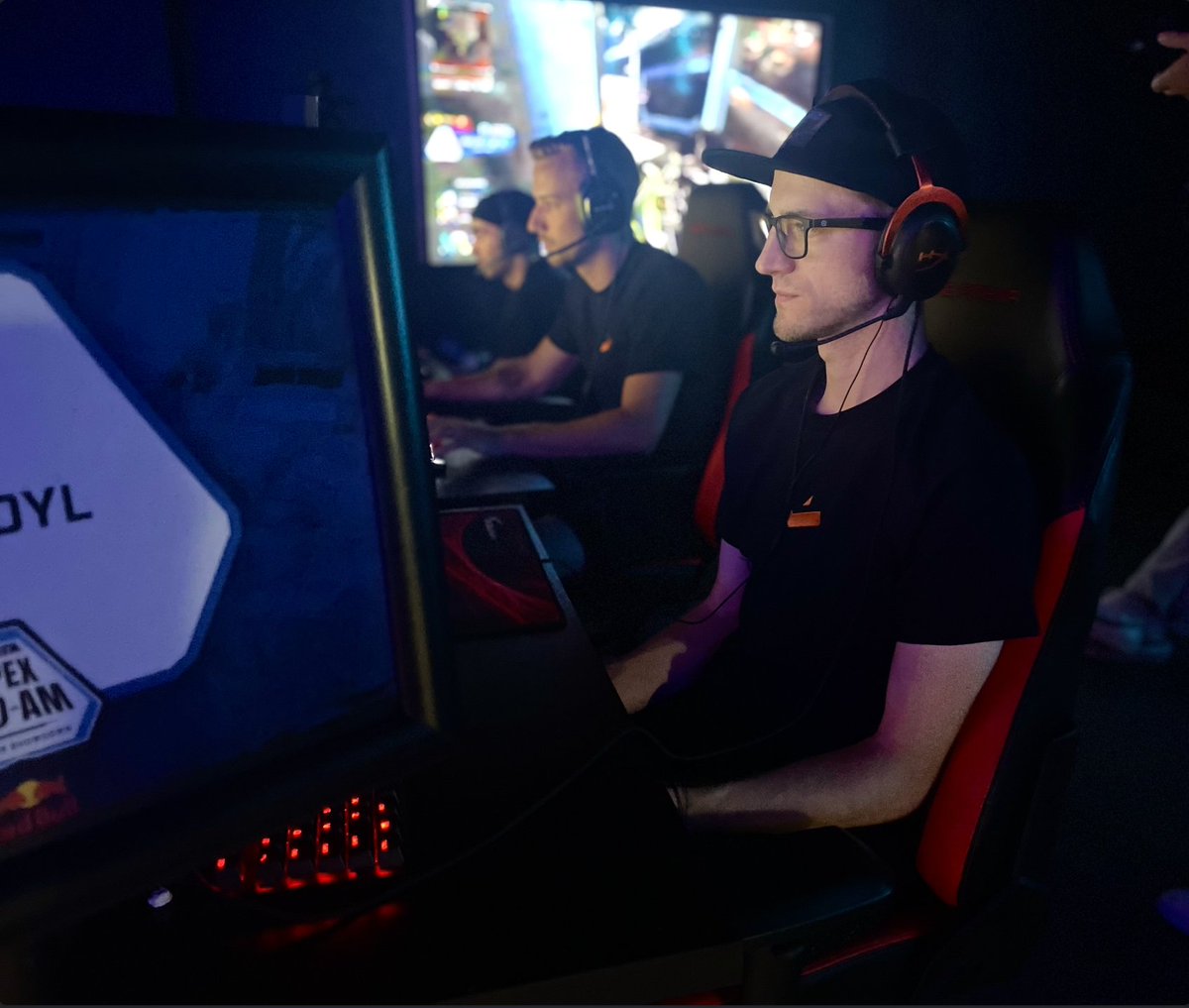Intense games in our final matches of the day😬
#ApexProAM