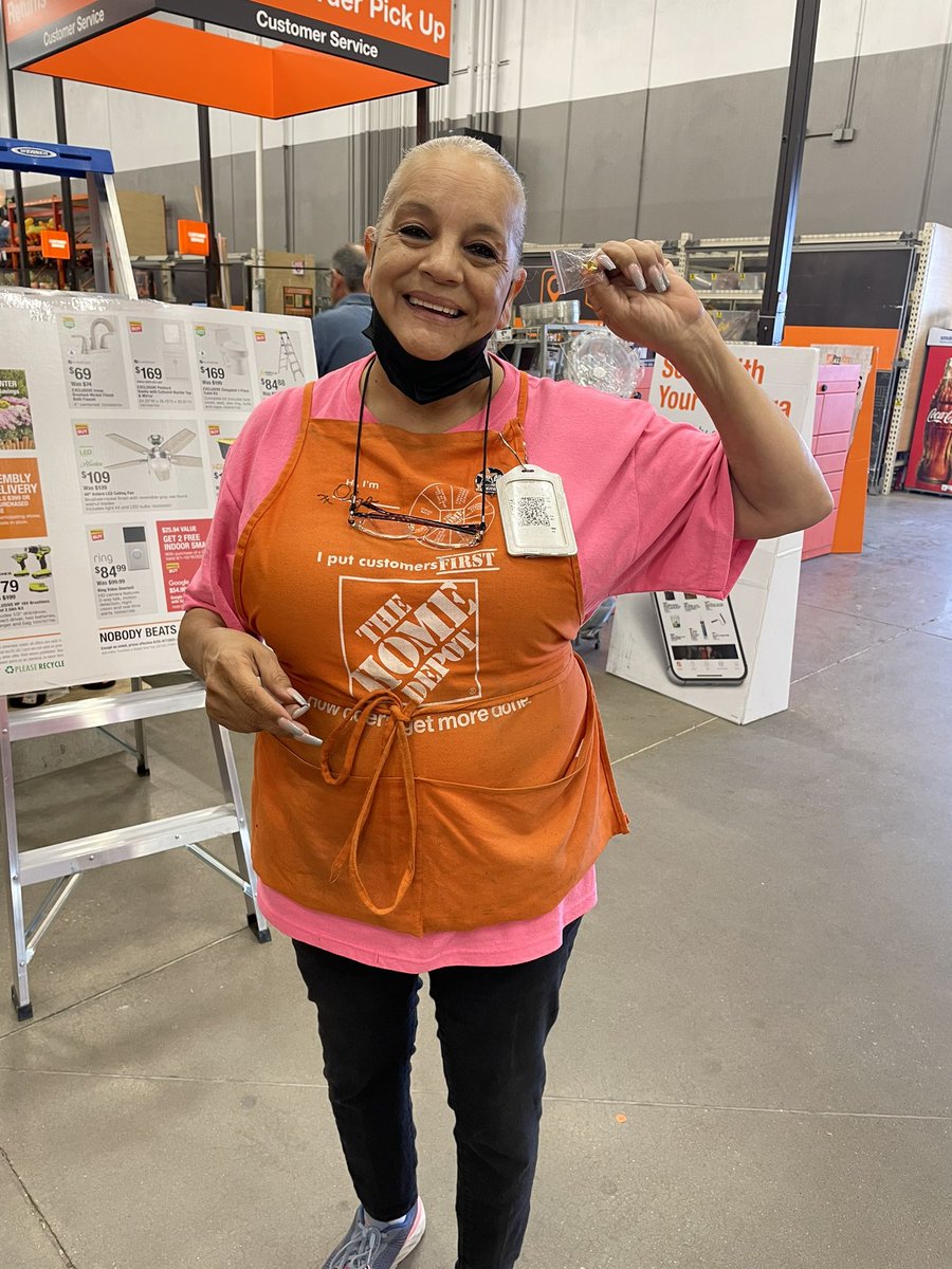 JesseRa87426202's tweet photo. It’s a wonderful day at 0562 to recognize the Front End on their tremendous G.E.T behaviors and going above and beyond for customers. Good Job team on getting mention. @HeatherAnguloHD @Carlee0562_ @mbs40443 @casstarango https://t.co/Bv9an4P89v