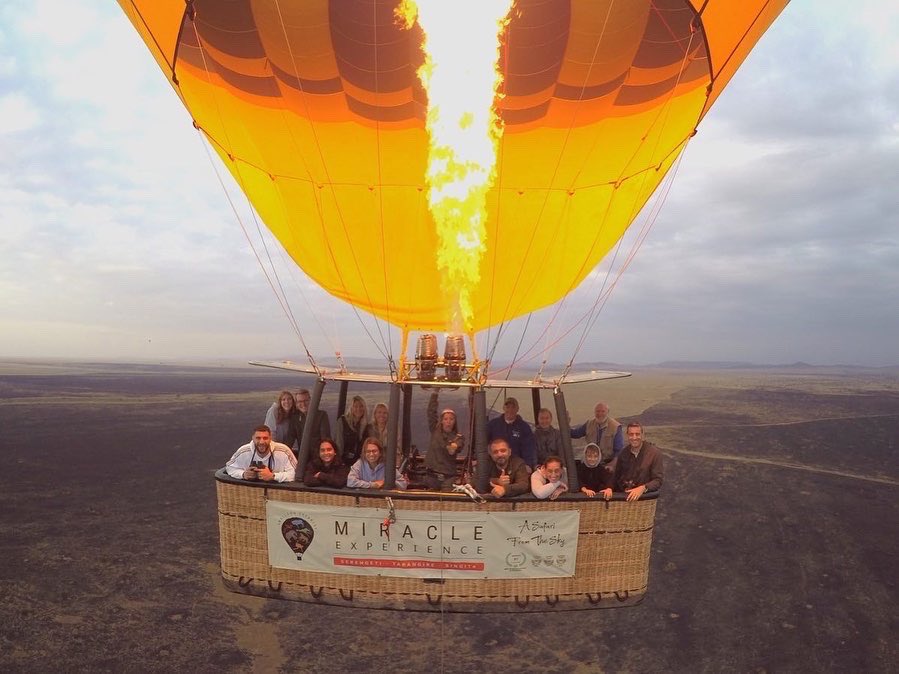 safariHQ's tweet photo. One of the best ways to see the Serengeti is from the sky. Book a Balloon Safari on your next trip!
.
.
.
#serengeti #serengetinationalpark #tanzania #safarihq #africasafari #safarihq #africansafari #africasafari #bucketlist #groupsafari #balloonsafari #safarifromthesky https://t.co/oYXkGWCYA9