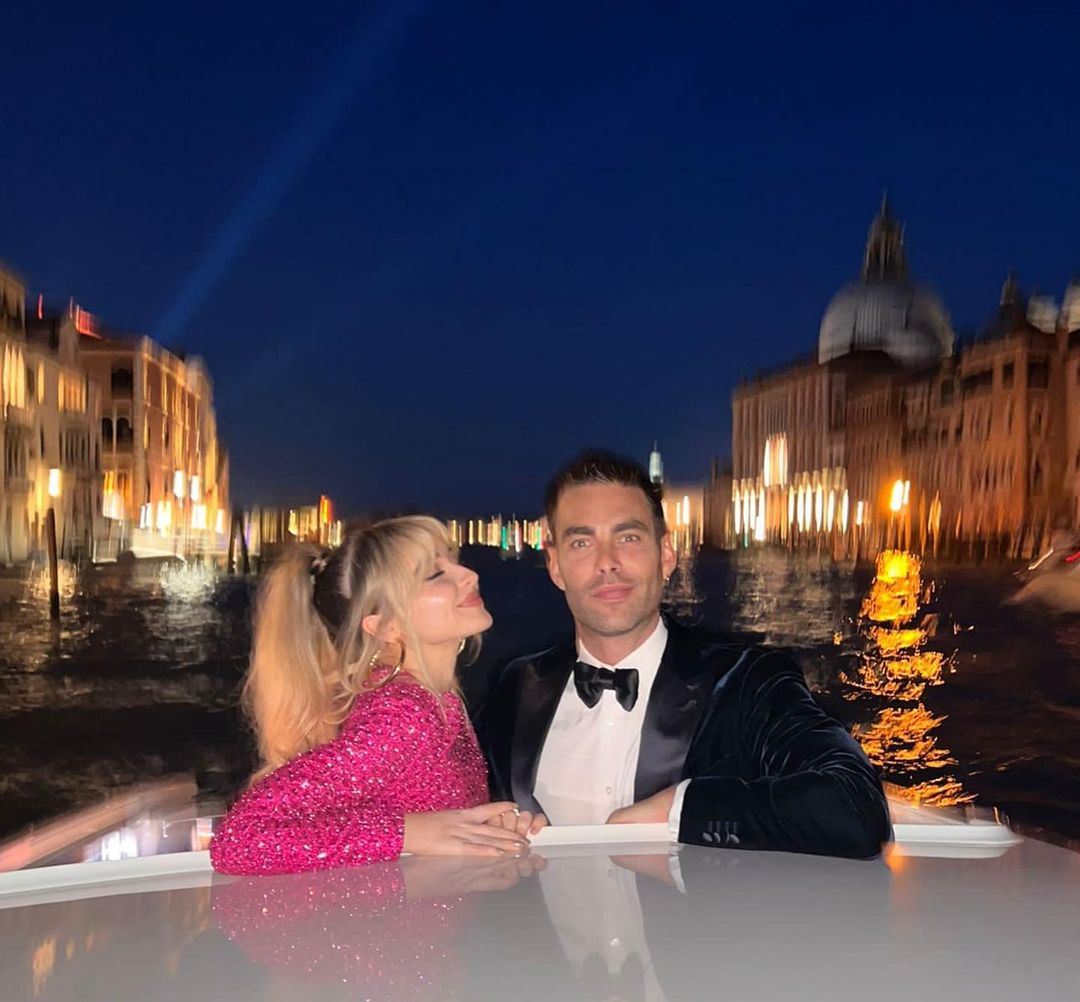 EcuadorSabrina's tweet photo. 📸|| Jon Kortajarena en su cuenta de Instagram|| Gracias a todas las mujeres inspiradoras que tuve la oportunidad de conocer esta noche https://t.co/Q0MVisQb6P