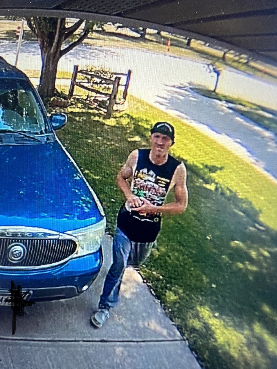 You may have noticed some commotion on the East side of Fremont. We are currently looking for 46 y/o Chad Hooker on Felony Dodge County Warrants and Evading Police. If you see this male please call 911. 

Thank you to the citizens who assisted.