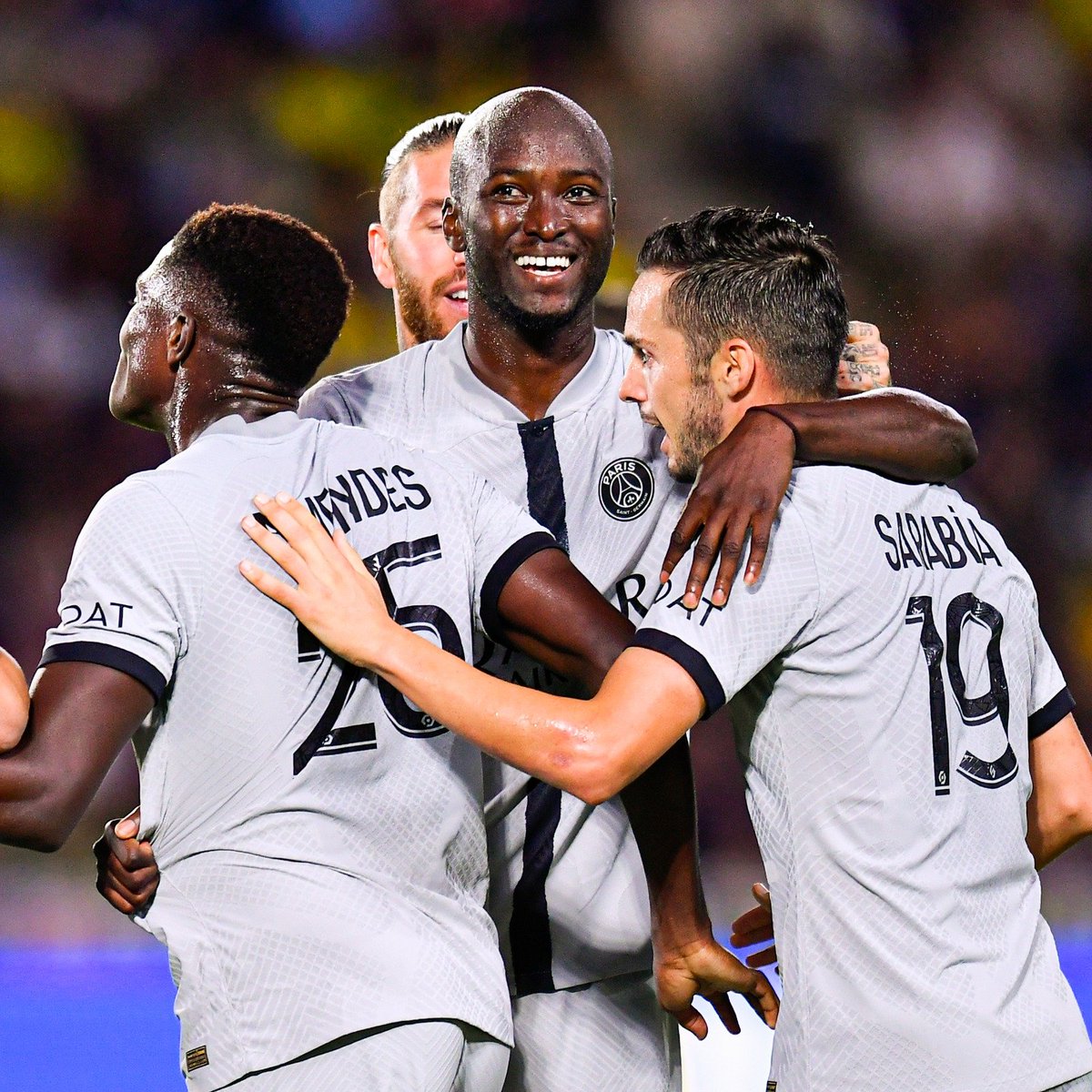iamDaniloP's tweet photo. Une victoire méritée avec une clean sheet de plus! Bon travail, les gars 🙌🏿🔴🔵
#PSG #ParisSaintGermain #ICICESTPARIS #Win #Team #Ligue1 https://t.co/GEFdlVj7WR