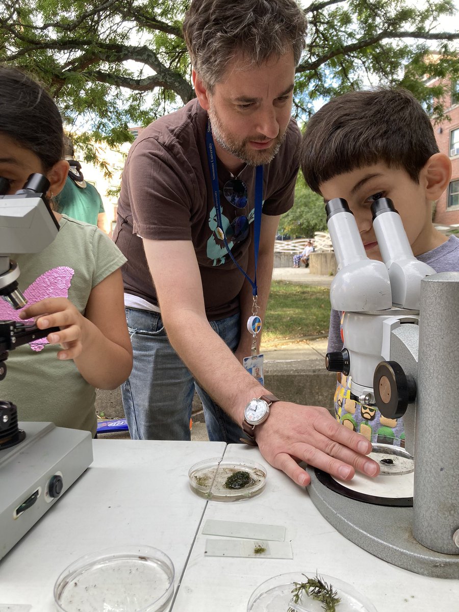 Spending the afternoon with <a href="/lab_frog/">YoungFrogLab</a> looking at pond water at a community center event and we found 5 planarian and bunch of rotifers! #jamaicaplain #southstreet <a href="/BHA_Boston/">Boston Housing Auth.</a> 🪱🍃🔬