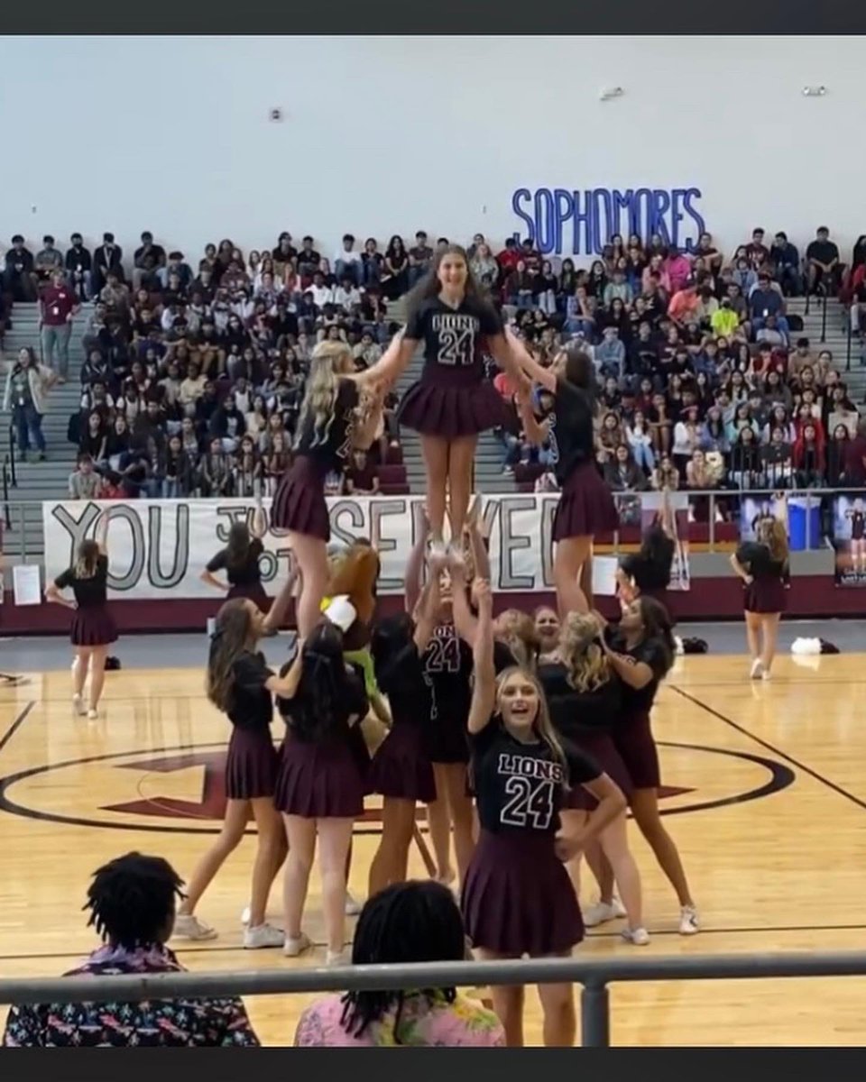 ehscheerandcrew's tweet photo. First pep rally since 2019! It was great to bring the tradition back! https://t.co/pJ8dNnNMbK