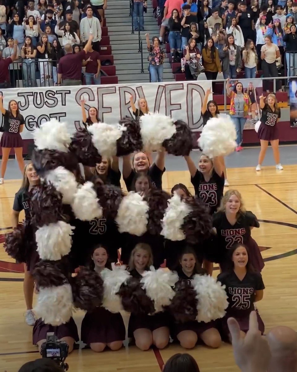 ehscheerandcrew's tweet photo. First pep rally since 2019! It was great to bring the tradition back! https://t.co/pJ8dNnNMbK