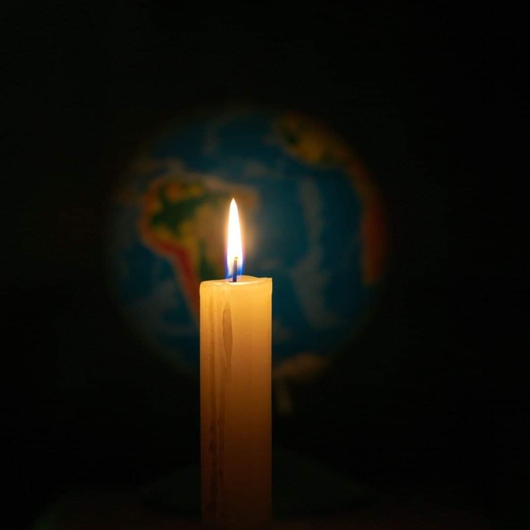 Bu yolun sahtekarı yoktu, yeni türedi;

Çile kalktı bahçede ısırganlar üredi.

~ Necip Fazıl Kısakürek ~