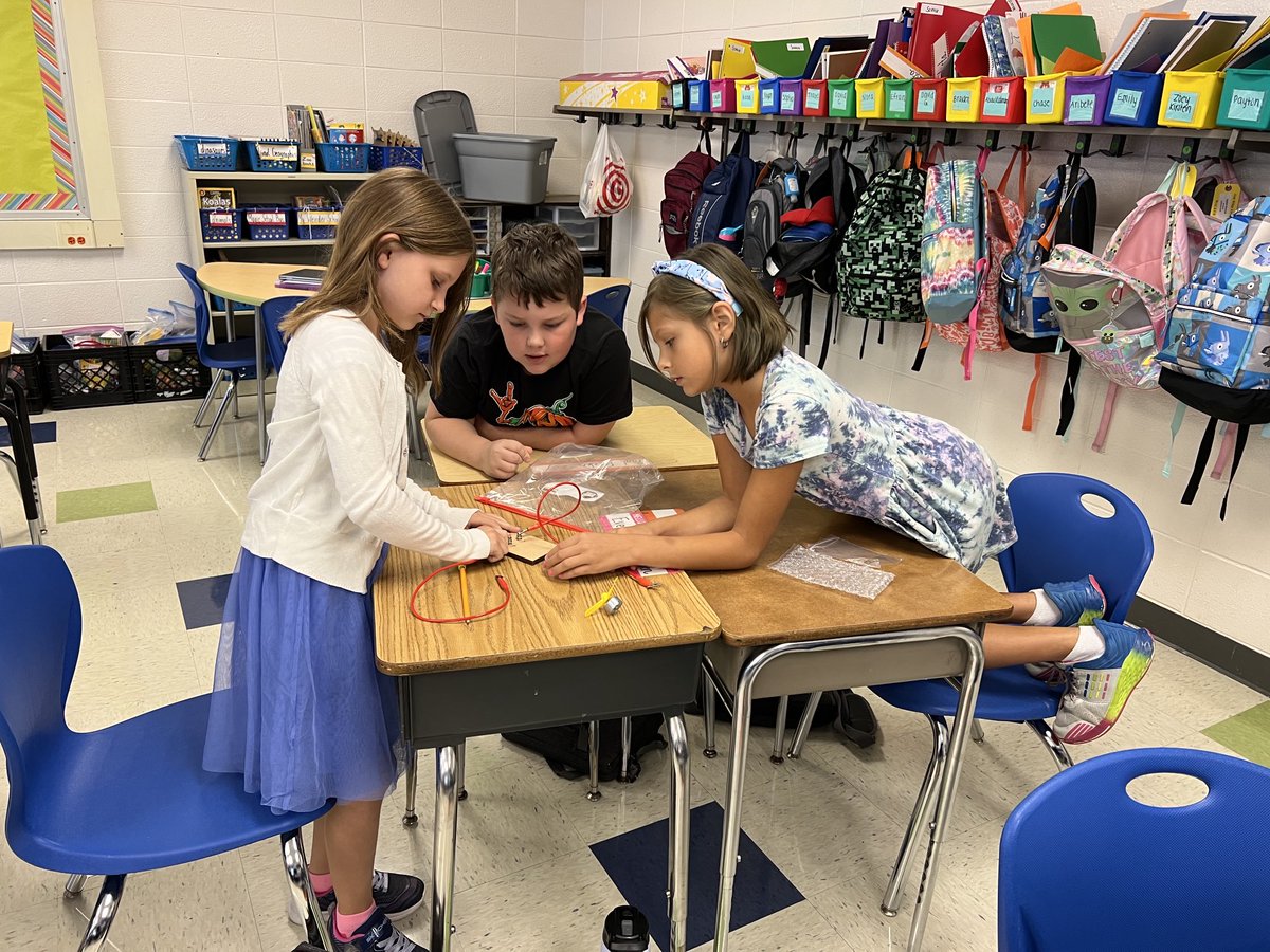 Amanda Cesak tweet media