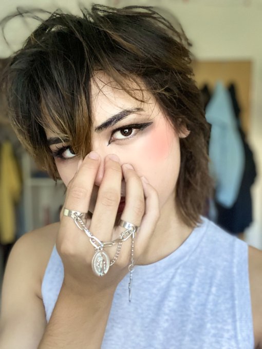 Heading downtown and ready to buy makeup 😄 What do y'all think of my look? 😗 https://t.co/1SvpJprFUP