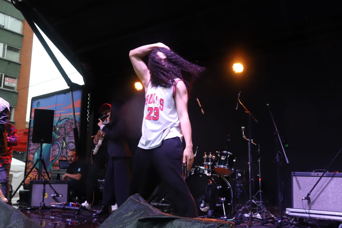 CulturaenBta's tweet photo. La #CelebraciónDíaDelArteUrbano continúa en el #DistritoCreativoYDiversoLaPlaya. Ven, hasta las 8 p.m. puedes disfrutar de presentaciones musicales y la feria de emprendimiento #HechoEnBogotá. 

#SomosREDD https://t.co/gtWD2LaOLV