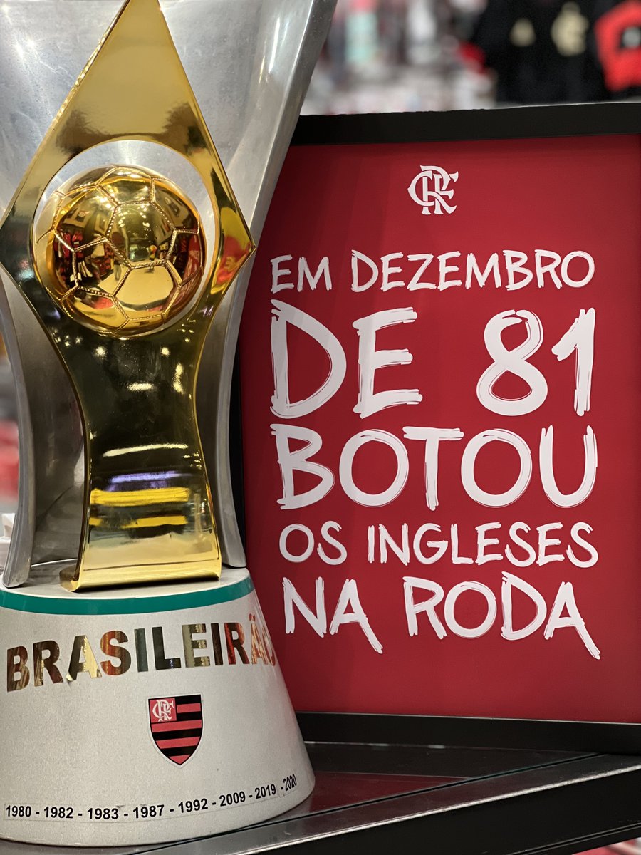 futframe's tweet photo. HOJE É DIA DE ROCK, BEBÊ! 🎸🤘

Em clima de #RockInRio, qual é a sua música de torcida favorita? 🎶🏟️

Você encontra esse e outros modelos na loja oficial do Flamengo mais próxima de sua casa. 🖼️ #FutFRAME #CRF https://t.co/RLb8q07ynx