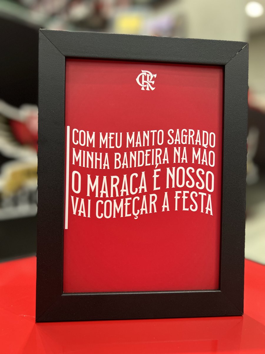 futframe's tweet photo. HOJE É DIA DE ROCK, BEBÊ! 🎸🤘

Em clima de #RockInRio, qual é a sua música de torcida favorita? 🎶🏟️

Você encontra esse e outros modelos na loja oficial do Flamengo mais próxima de sua casa. 🖼️ #FutFRAME #CRF https://t.co/RLb8q07ynx