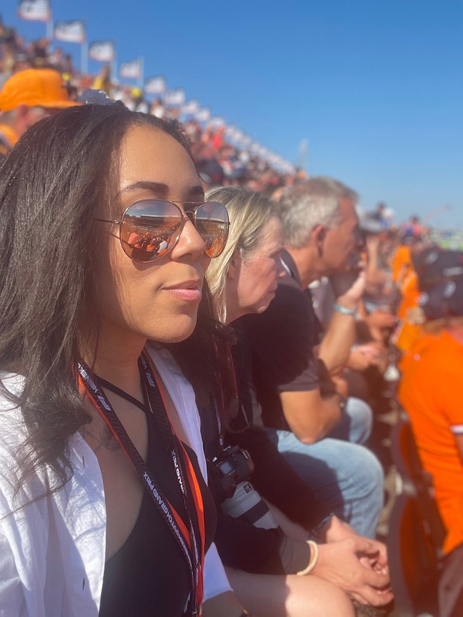 deniserdelgado's tweet photo. Quali day @F1 @f1dutchgp. @LewisHamilton P4 @GeorgeRussell63 P6 Strong starting positions for tomorrow 🥰��� I had a blast! #Zandvoort #F1 @MercedesAMGF1 #mercedesamgf1 #viaplaysportnl #vlogger #DutchGrandPrix https://t.co/KRNfzEbwou