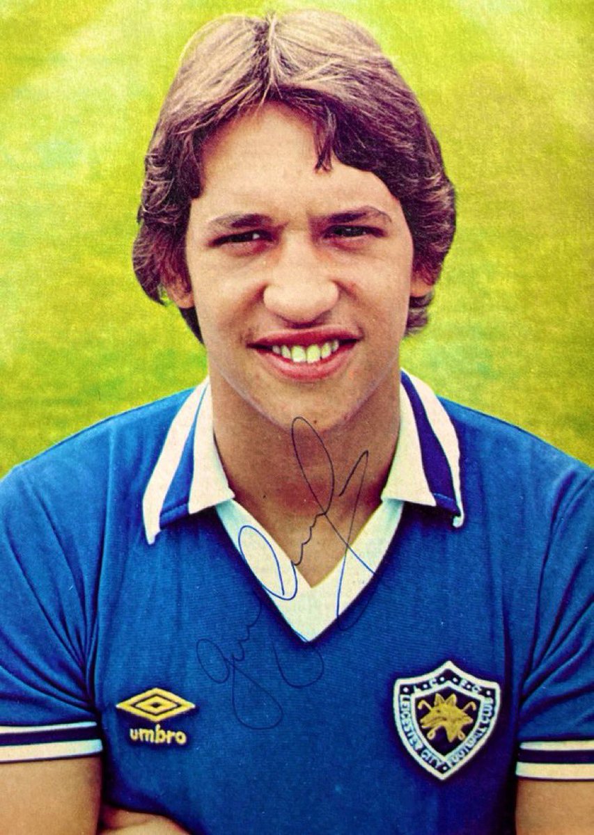 FOOTBALLERS AUTOGRAPHS of the 70s & 80s tweet media