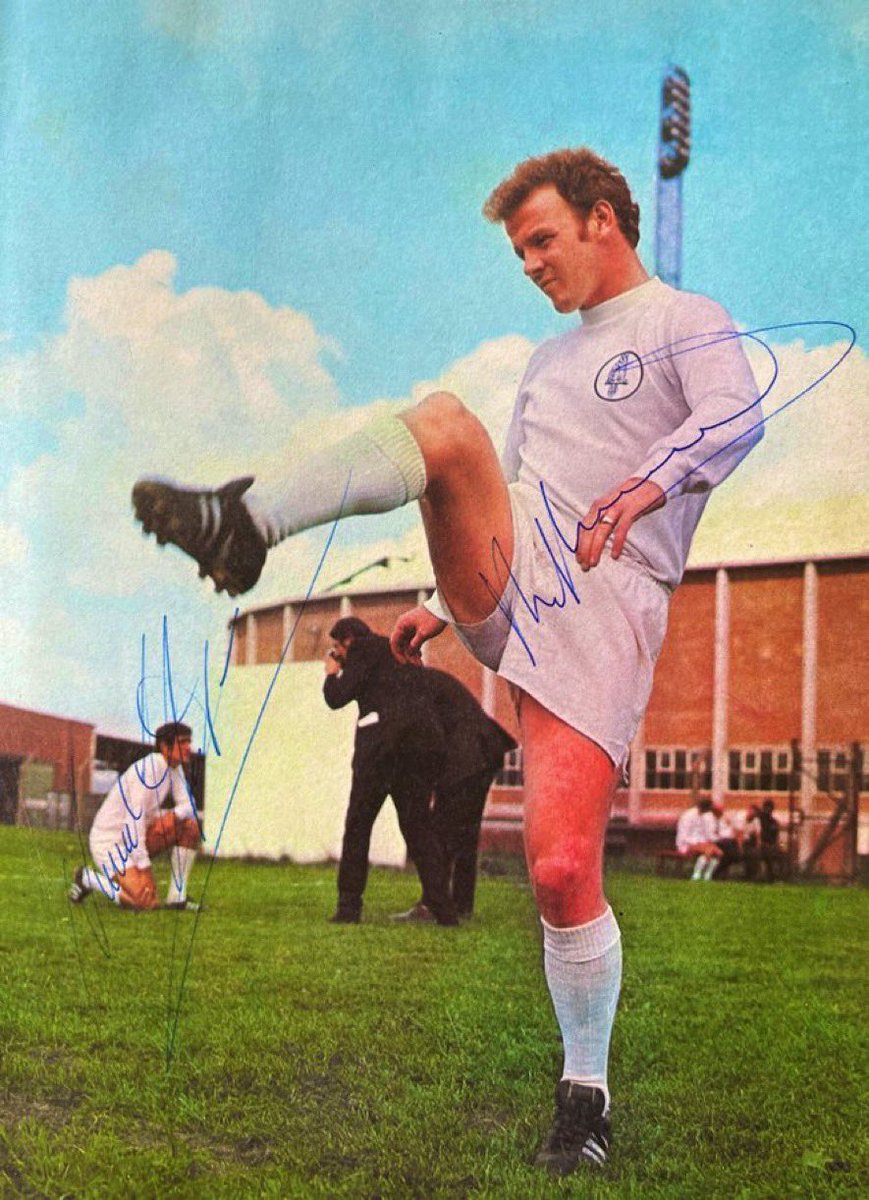 FOOTBALLERS AUTOGRAPHS of the 70s & 80s tweet media