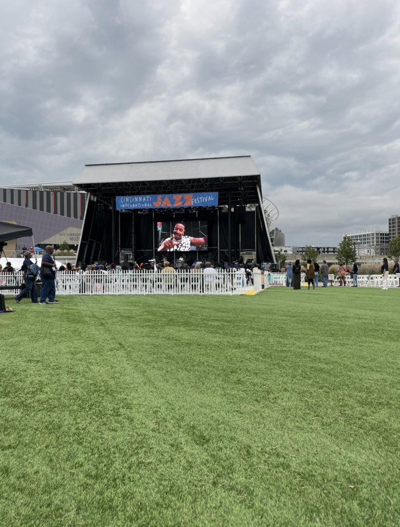 kmacclin's tweet photo. At the Cincinnati Jazz Festival! https://t.co/cFSzyKEJYX
