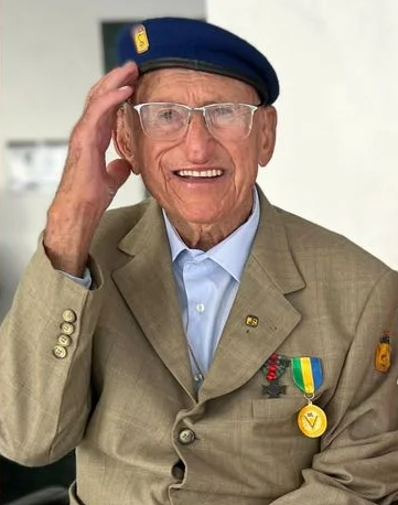 IHGES's tweet photo. Morre Estevão Covre, ex-combatente da 2ª Guerra e fundador da Casa do Adubo: https://t.co/wPDADRywXR. https://t.co/wr7lo3dEIV