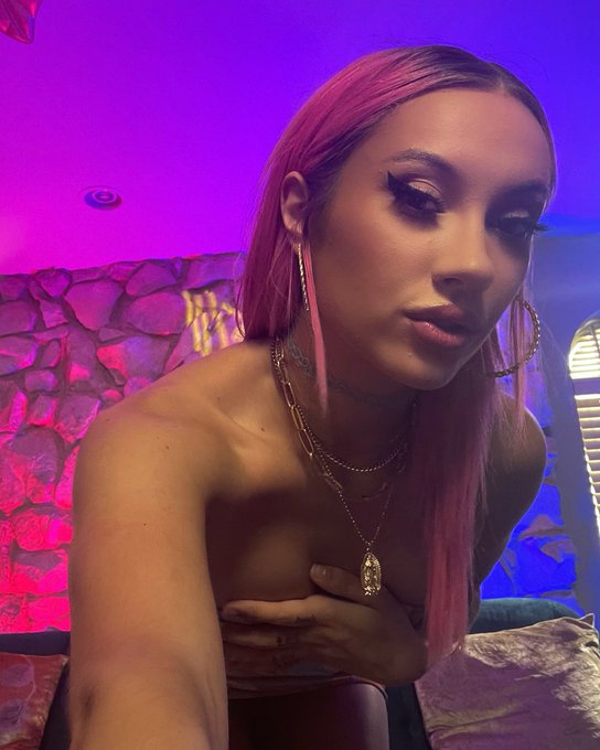 the picture VS the bts lol&hellip;&hellip;  s/o to @itsNikkiSweet for BTS photo creds 😛💕 https://t.co/60VlsQUKPc<a class="tags" href="/tag/itsnikkisweet">@itsnikkisweet</a>