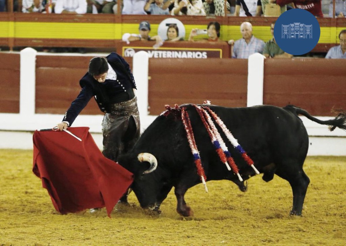 merida_toros's tweet photo. 📸 DOS OREJAS Y RABO con petición de indulto en el 6️⃣ de la noche #Merida22
Vuelta al ruedo al 🐂 toro de María Guiomar
📆 3 de septiembre #ElToreoEterno
@InfoDVentura
@firma_arjona https://t.co/0gsmM4YDEl