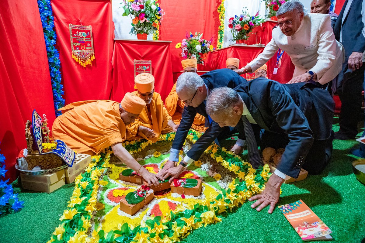 BAPSParis's tweet photo. Dans la magnifique région Parisienne, la naissance d'un nouveau temple @BAPS #hindou commence.

Ce temple est le premier de son genre en Europe continentale.

La construction de ce chef-d'œuvre architectural a commencé ce matin par une cérémonie de pose de la première pierre. https://t.co/ch69mjL08H