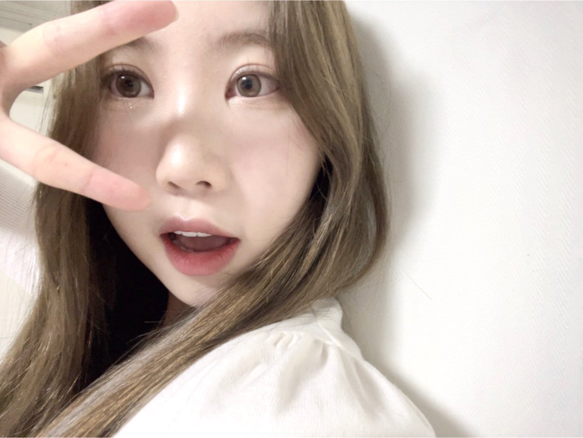 renaRockingdoll's tweet photo. I wish people could know how much I'm obsessed with RENA cuz I'm literally OBSESSED 😭😭😭😭❤️✨ https://t.co/QGJJRSVXAV
