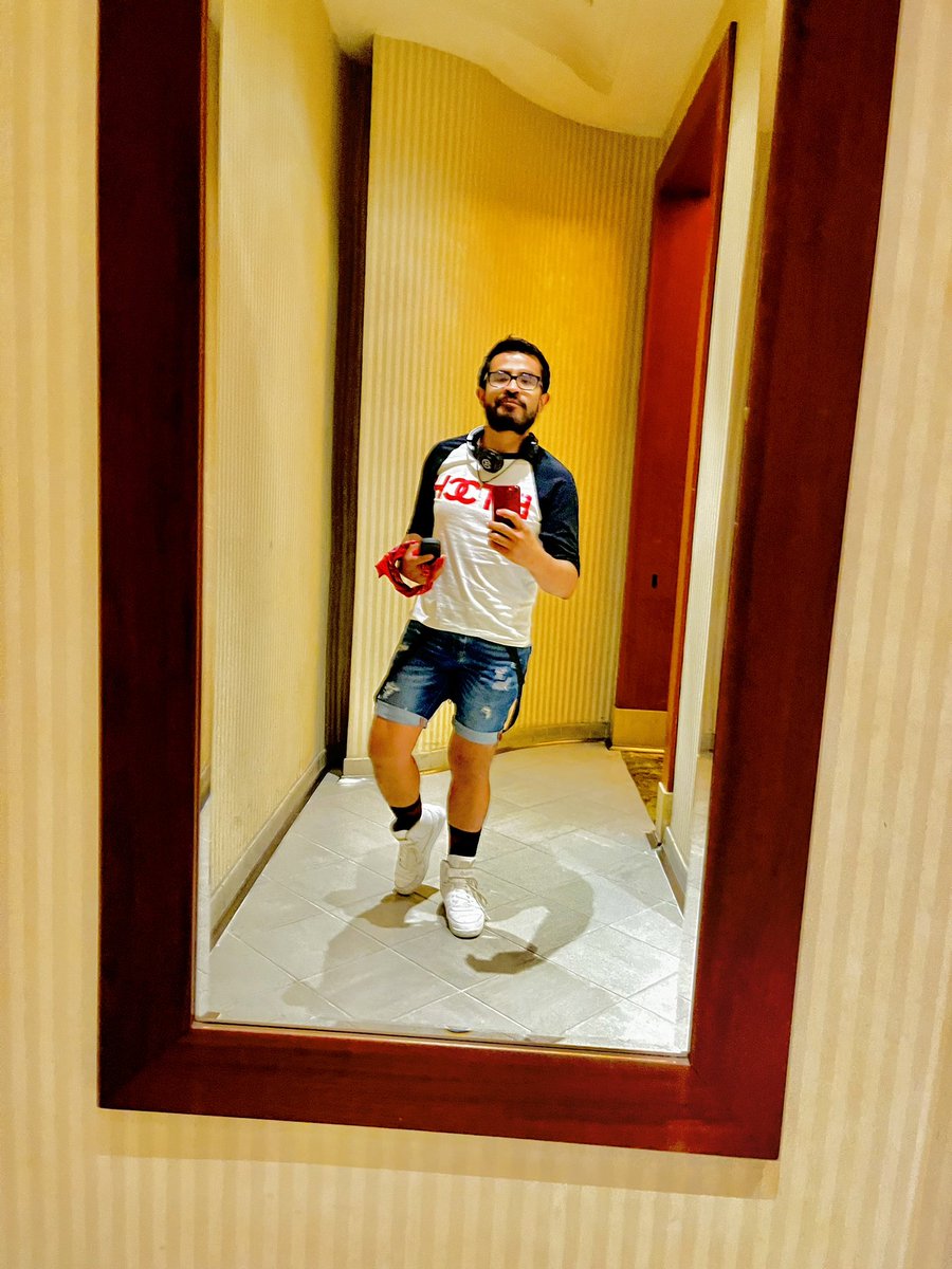 MeDicenIntenso's tweet photo. Los espejos me adoran 

#AyAja #Casino #Weekend https://t.co/3SWli8qocY