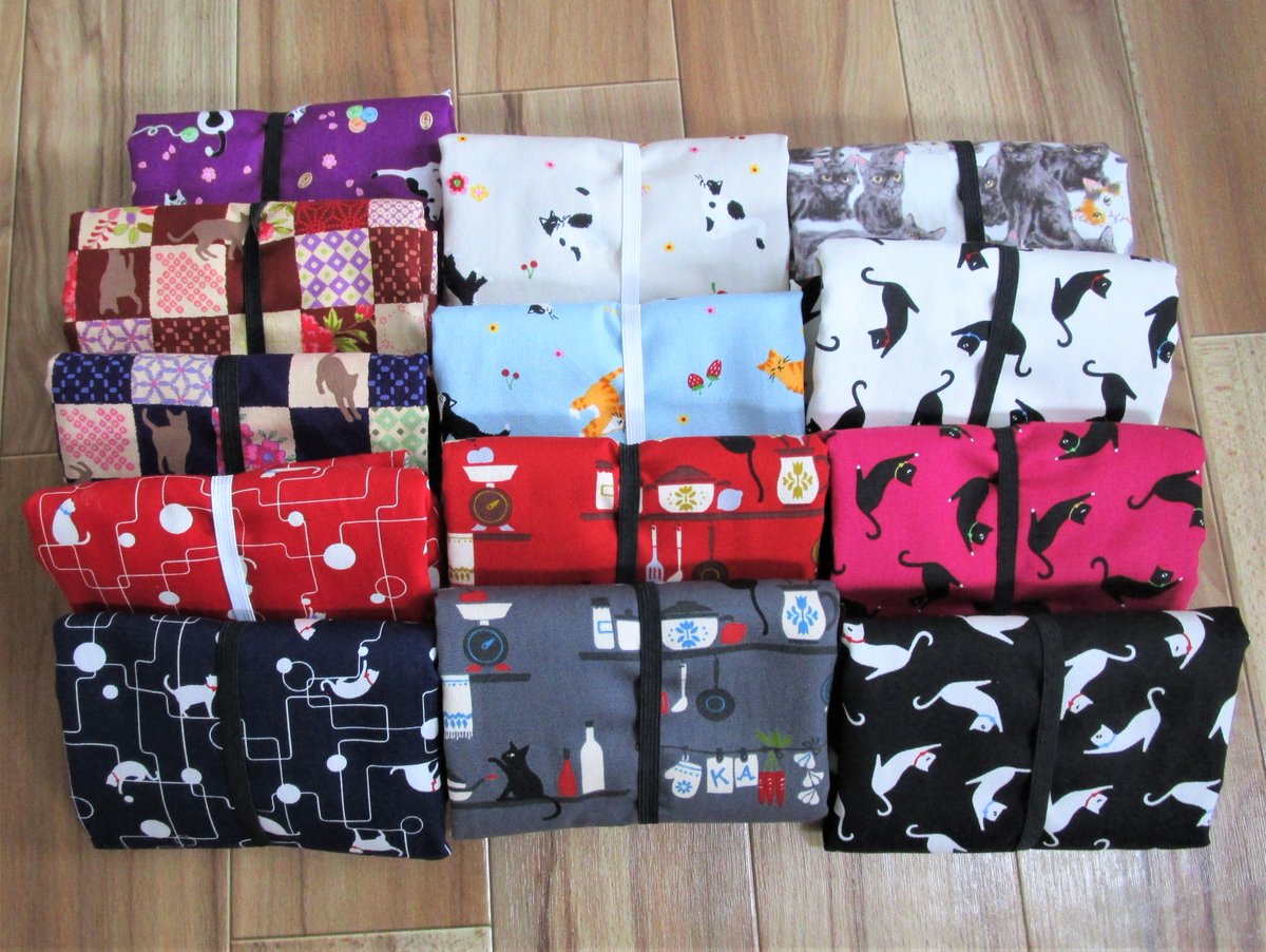 mokecute's tweet photo. リバーシブルエコバッグの猫柄シリーズ(=^・・^=)♪
本日より出品していきます。

＃ハンドメイド　＃エコバック　＃リバーシブル　＃猫柄　＃猫好き　＃ぺいぺいフリマ　＃ヤフオク　＃布小物 https://t.co/kuC44fhZlB