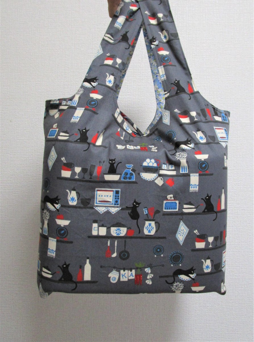 mokecute's tweet photo. リバーシブルエコバッグの猫柄シリーズ(=^・・^=)♪
本日より出品していきます。

＃ハンドメイド　＃エコバック　＃リバーシブル　＃猫柄　＃猫好き　＃ぺいぺいフリマ　＃ヤフオク　＃布小物 https://t.co/kuC44fhZlB