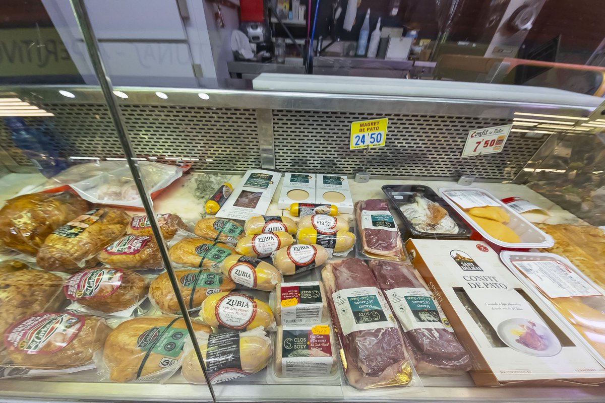 lxi_xia88's tweet photo. A variety of poultry and gourmet products such as stuffed turkey, goose liver or marinated boneless partridge.#poultry #gourmet #products #product #turkey #stuff #stuffedturkey #gooseliver #goose #partridge https://t.co/Z1ryA7bJph