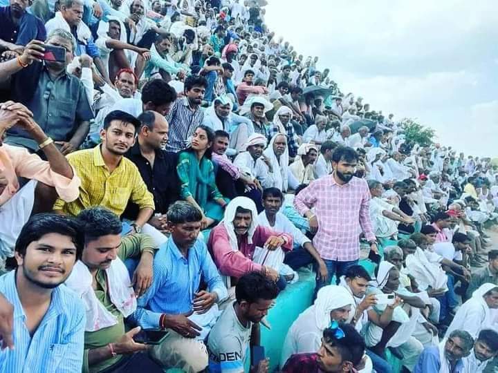 salmepur's tweet photo. आज टोडाभीम के करीरी गाँव स्थित लोक आस्था के प्रतीक "भैरों बाबा"के लक्खी मेले व राजस्थान के सबसे बडे कुश्ती दंगल में शामिल होने का शौभाग्य मिला।

दंगल के कुछ छाया चित्र आपके साथ साझा कर रहीं हूँ..
@JavanSinghMeena @LovRajSapotra @Lovkush_khedla https://t.co/PoVPqE4cBB