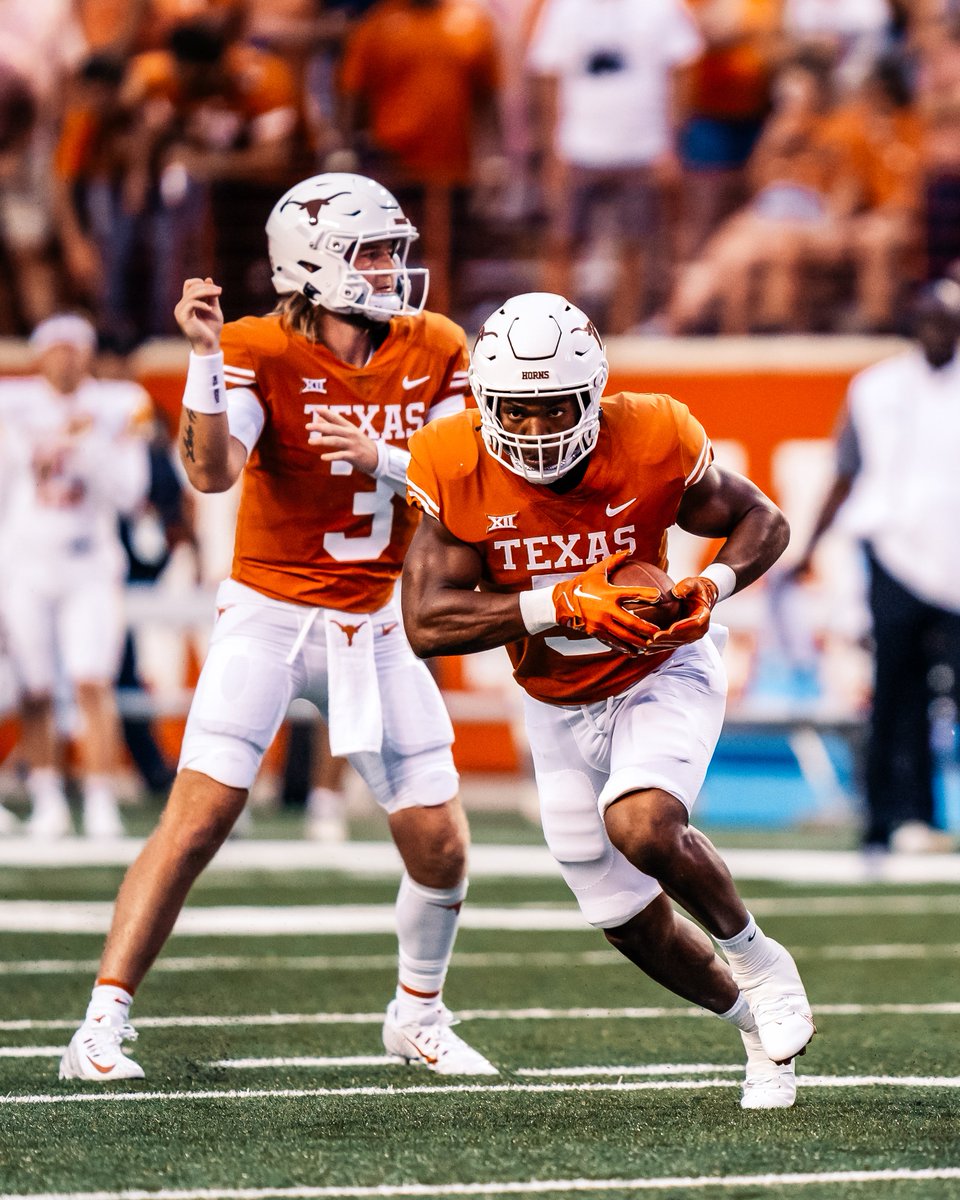 TexasLonghorns's tweet photo. We got two 5s y'all. And they can both play. 🤘 https://t.co/h7hHycYM0o