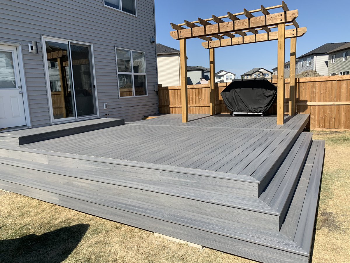DOCDaveOB's tweet image. Haven’t posted much on this new Twitter account regarding work. But this deck and pergola turned out pretty damn good. Been a very warm two weeks in a south facing yard. DOC Contracting  #edmonton #yeg #deck #fence