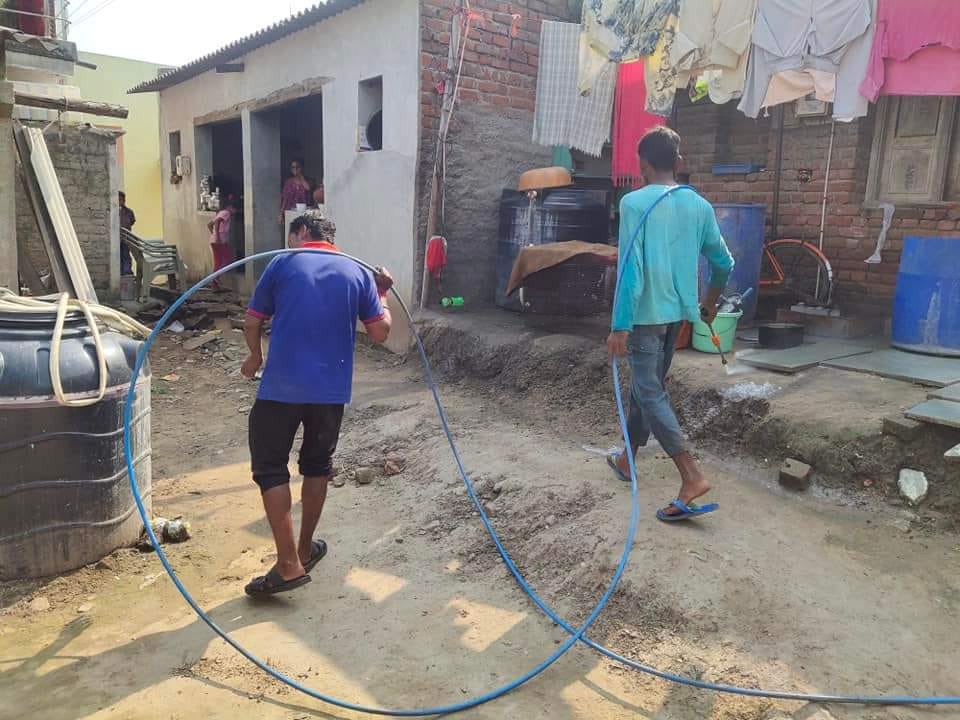 HemanNamo's tweet photo. District administration is also taking care that no epidemic or disease spreads. The administration is spraying medicines and cleaning ever Nike and corner from house to house #GujaratModel #GujaratRains https://t.co/KD8RFzJbyS