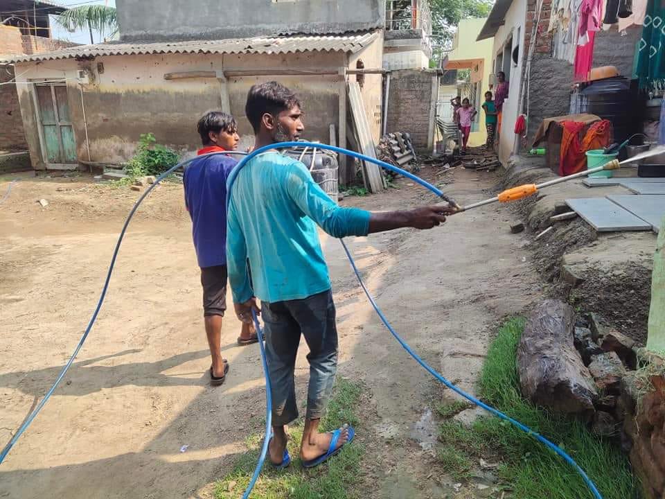 HemanNamo's tweet photo. District administration is also taking care that no epidemic or disease spreads. The administration is spraying medicines and cleaning ever Nike and corner from house to house #GujaratModel #GujaratRains https://t.co/KD8RFzJbyS