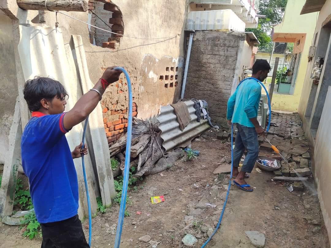 HemanNamo's tweet photo. District administration is also taking care that no epidemic or disease spreads. The administration is spraying medicines and cleaning ever Nike and corner from house to house #GujaratModel #GujaratRains https://t.co/KD8RFzJbyS