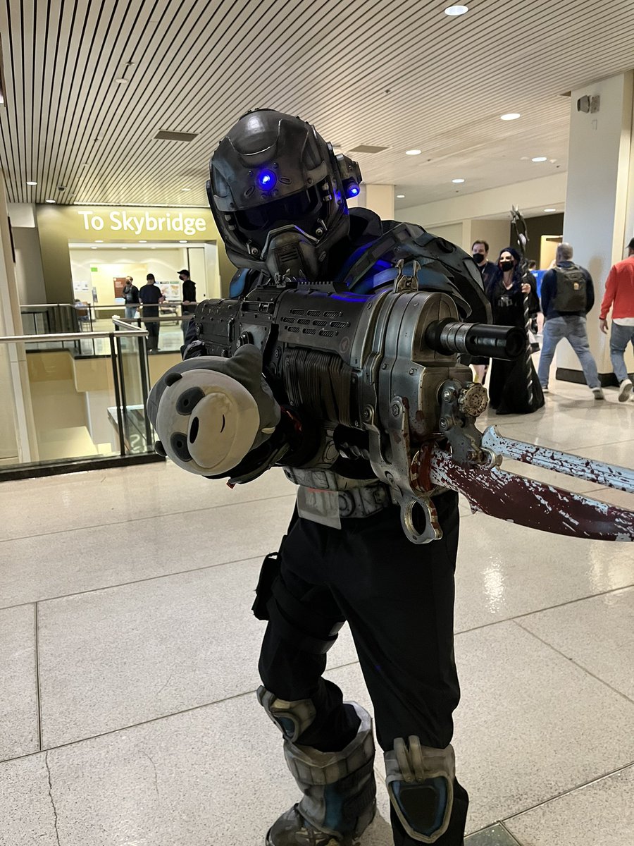 thefluffymallow's tweet photo. Looks like the #paxpanda is on joying his time as a lancer attachment:) https://t.co/GF6HuVfOd1