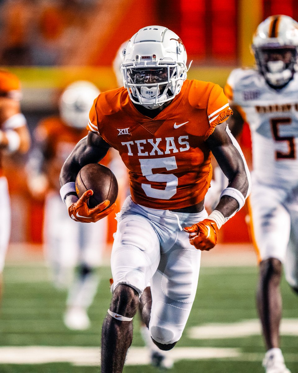 TexasLonghorns's tweet photo. We got two 5s y'all. And they can both play. 🤘 https://t.co/h7hHycYM0o