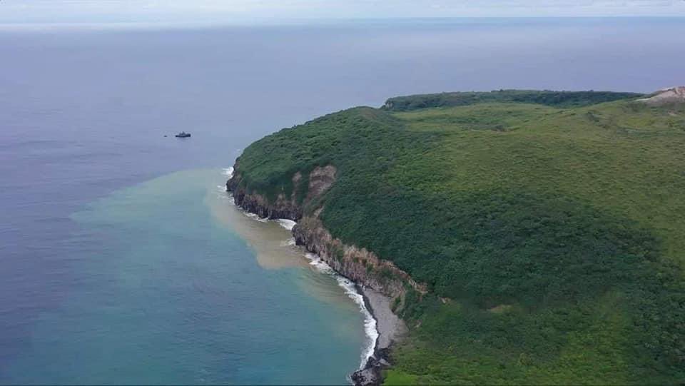 fineutuvai25's tweet photo. Photography courtesy of Ofa Fa’anunu. Fa’anunu reports a sulphur visibly coming out the side of Fonualei Volcano in Vava'u. Hopefully not the first signs of another Volcano catastrophy for Tonga. https://t.co/tQzdFN9FEd