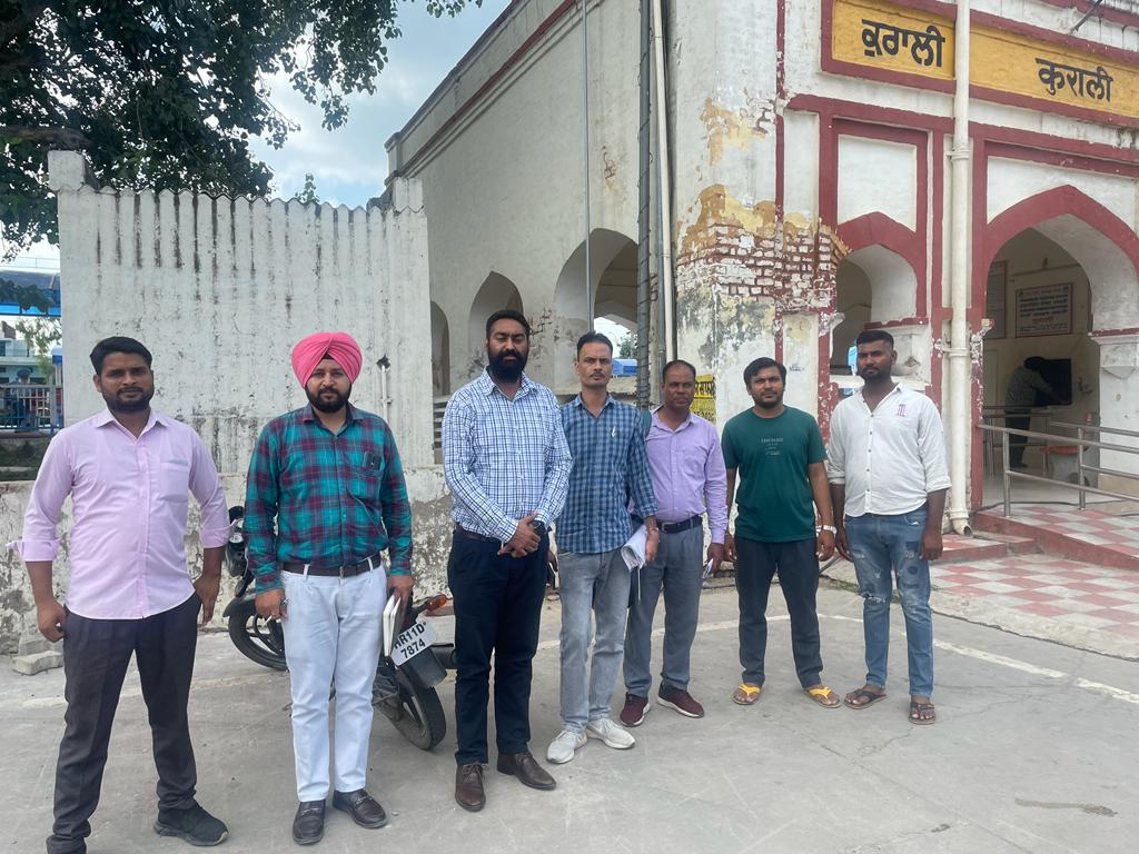 JagdeepSports's tweet photo. नॉर्दन रेलवे मेंस यूनियन सरहिंद शाखा की टीम की तरफ से  कर्मचारियों के कार्यस्थल पर जाकर विचार चर्चा की गई टीम की अगुवाई शाखा अध्यक्ष जसमेर सिंह व शाखा सचिव जगदीप सिंह ने की 
@ShivaGopalMish1 @airfindia @HqNrmu @venupnair_nrmu @NRMUDelhiSocial @NRMUChandigarh https://t.co/gj0fSmCf1i